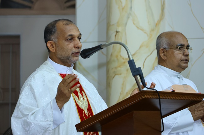 Day 5 of Tredicina at St Anthony Ashram Jeppu Urges Faithful to Uplift One Another in Hope