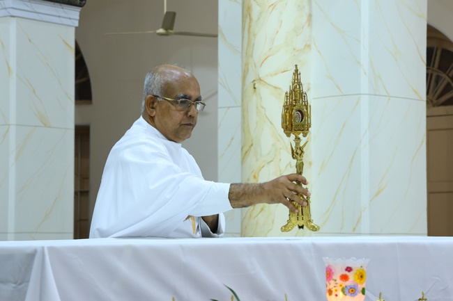 Day 6 of Tredicina at St Anthony Ashram Jeppu Calls Faithful to Know God and Neighbour through Love