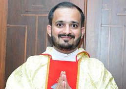 Dn. Maxim D’Souza of Moodubelle among four Jesuit deacons ordained priests by Bishop of Manglo