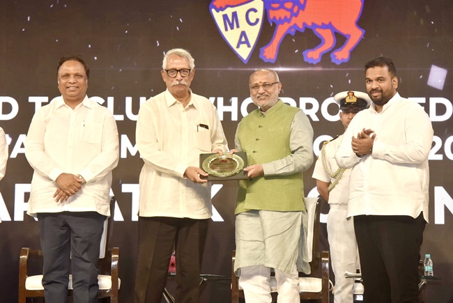 Governor presents MCA Annual Award to Karnataka Sporting Association