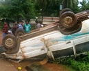 Bantwal: Toyota Qualis turns turtle at Moorje, passengers miraculously survived