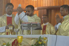 Moodubelle: Newly Ordained Fr. Maxim D’Souza S.J. offers First Thanksgiving Mass in St. Lawrence Chu