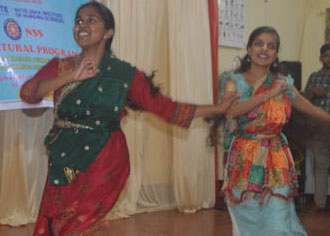 NSS Volunteers of  NITTE Usha Institute of Nursing Sciences  and Lions Club, Moodubelle Entertain Sp