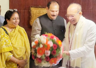 MLC Ivan D’Souza and Janet D’Souza meet Archbishop of Mumbaai