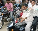 Hassan: JDS Concludes Poll Campaign with Mega Two-Wheeler Rally