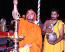 Swami Raghaveshwar offers unto society newly-built Bharati Kalaangann at Peraje