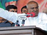 Shift Jayalalithaa to TN, suggests Deve Gowda