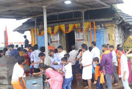 Crowds of devotees flock to take Tirtha bath at Narahari and Karinja hills