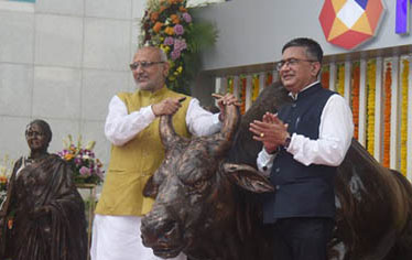 Governor of Maharashtra Shri C.P Radhakrishnan inaugurates iconic statue of NSE Bull and launches a 